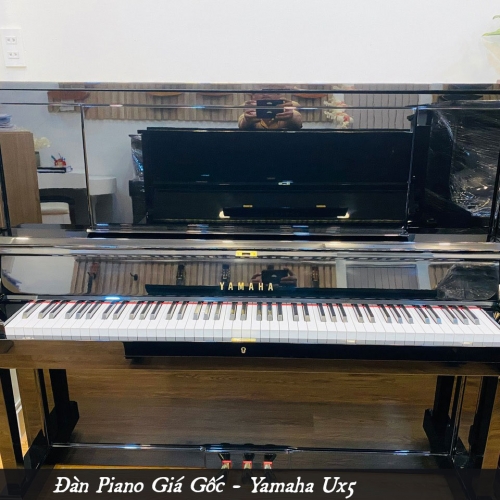 Piano Yamaha UX5